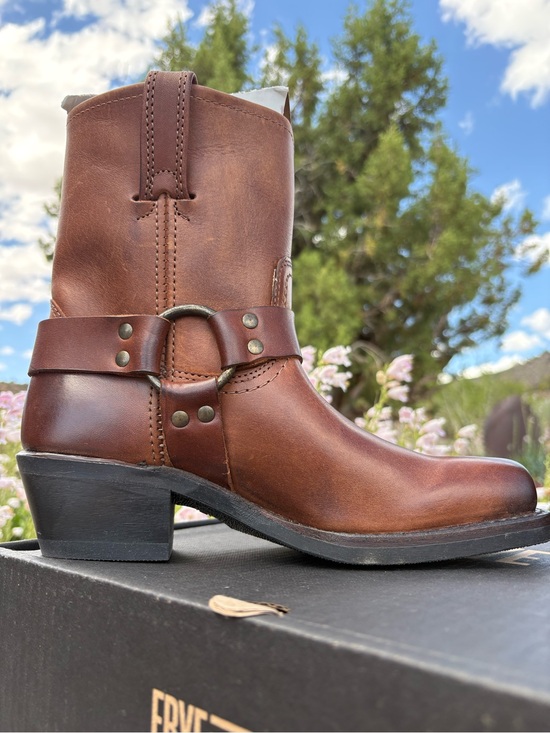 Frye Shoes - NWT🇺🇸 FRYE 8R Harness Boots Cognac